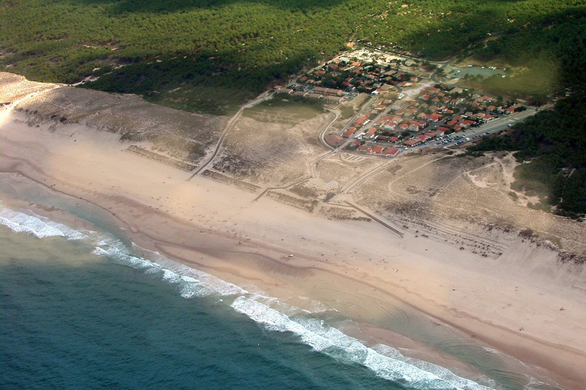 Wellenreiten im Surfcamp in Frankreich