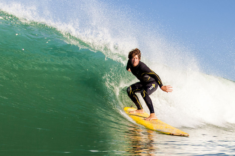 Daniel beim surfen in Frankreich